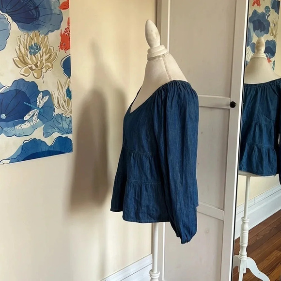 Old Navy Denim Long Sleeve Top with Elasticized Shoulders - NWT - Size M - Picture 8 of 12